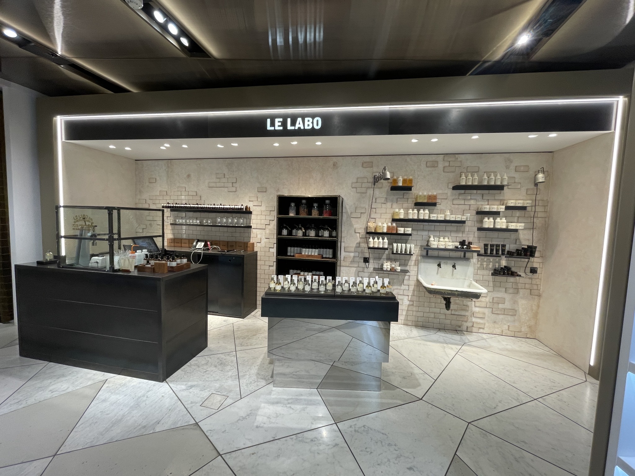Le Labo retail installation