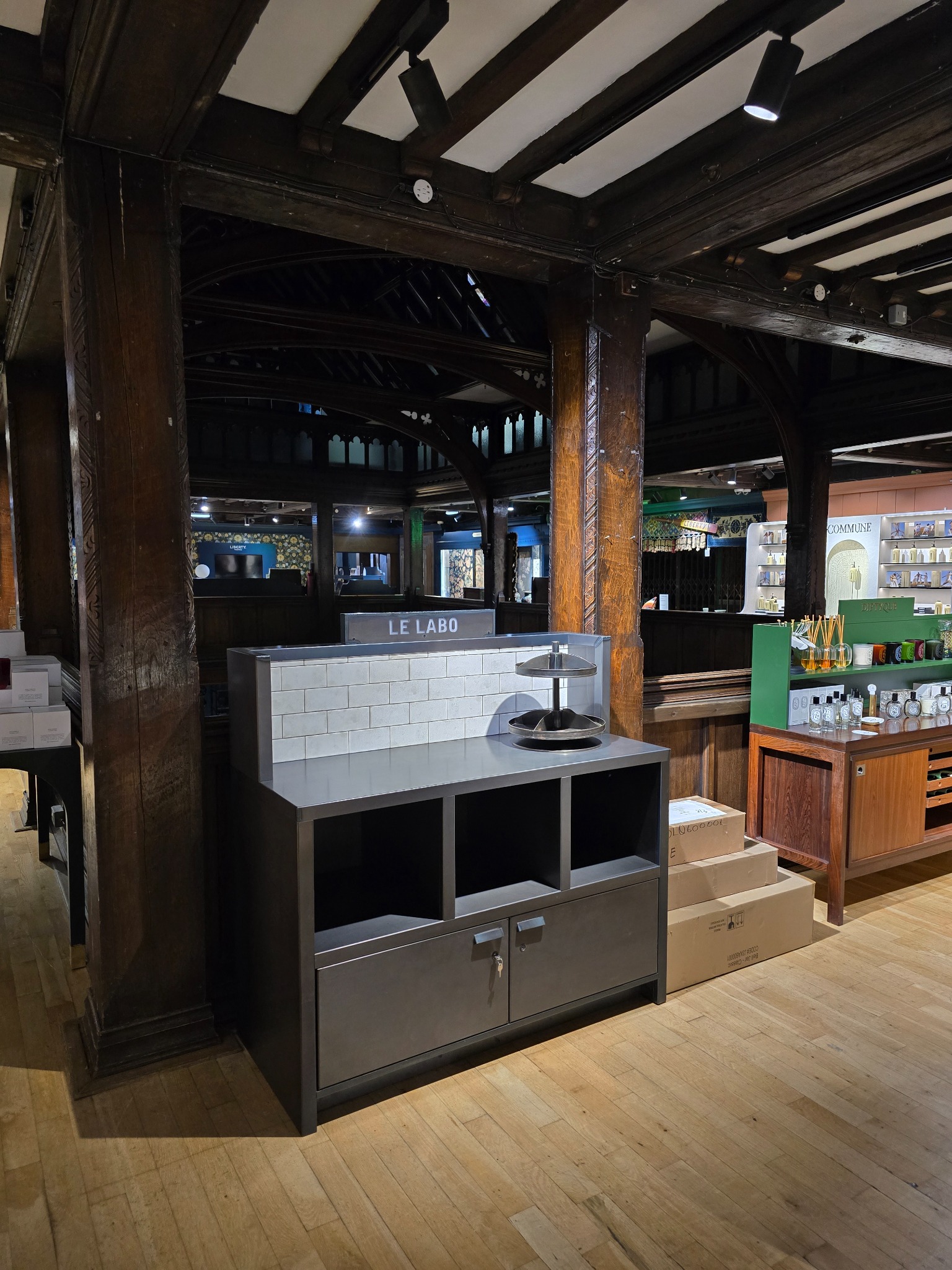 Le Labo bespoke retail fixture