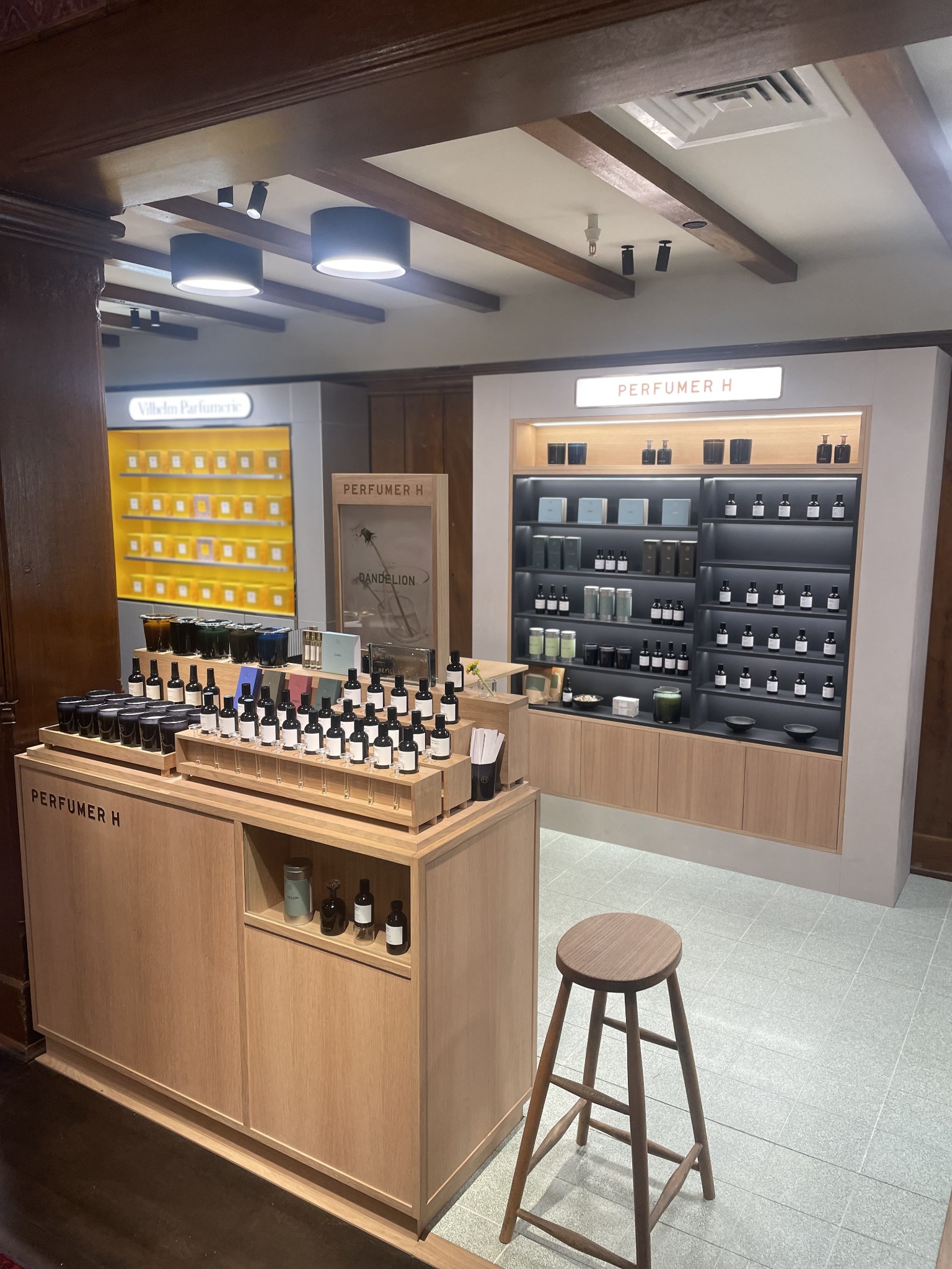 Perfumer H retail installation