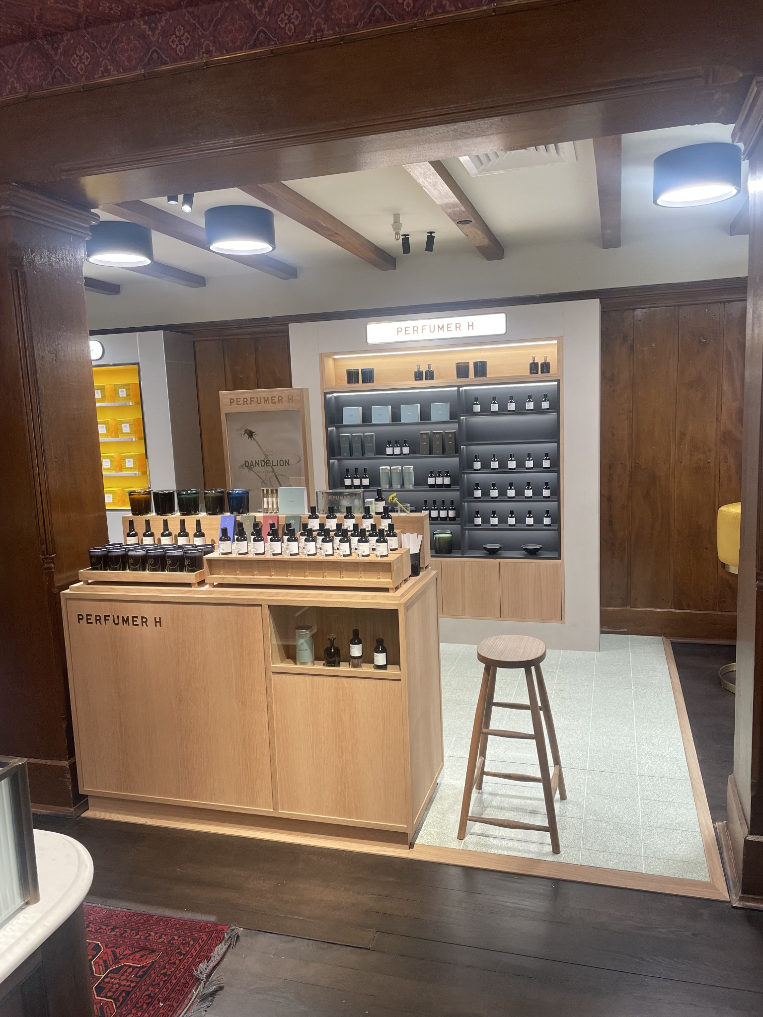 Perfumer H retail installation